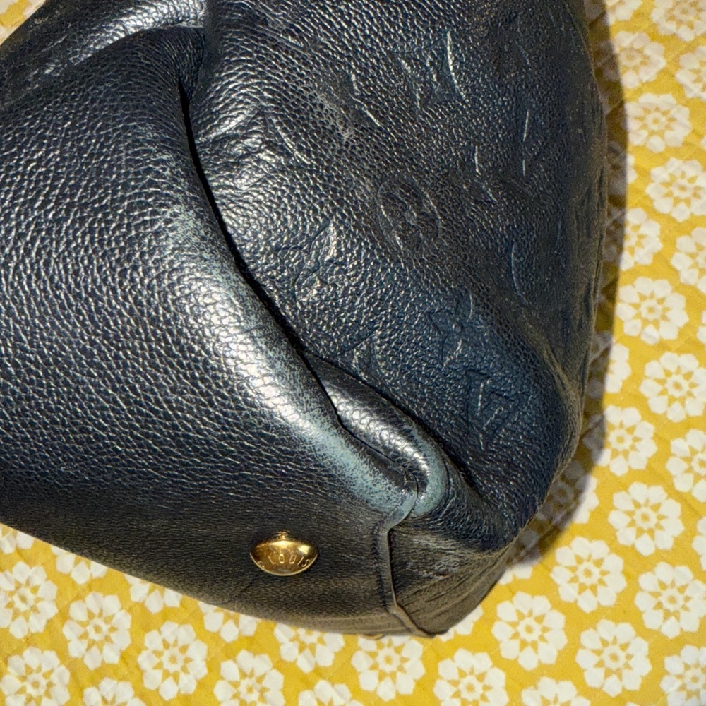 Louis Vuitton Empreinte Maida Hobo in Black - Picture 15 of 16